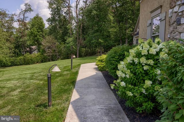144 MEADOW LN, Lancaster, PA 17601