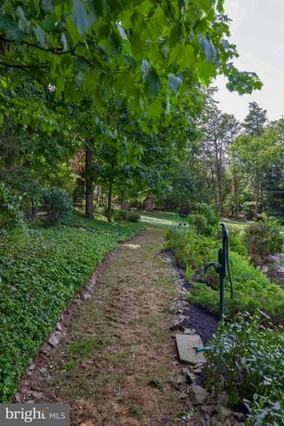 144 MEADOW LN, Lancaster, PA 17601