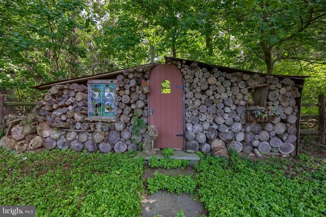144 MEADOW LN, Lancaster, PA 17601