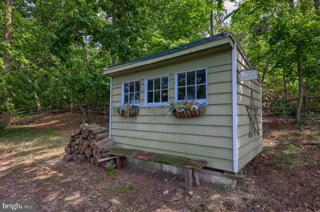 144 MEADOW LN, Lancaster, PA 17601
