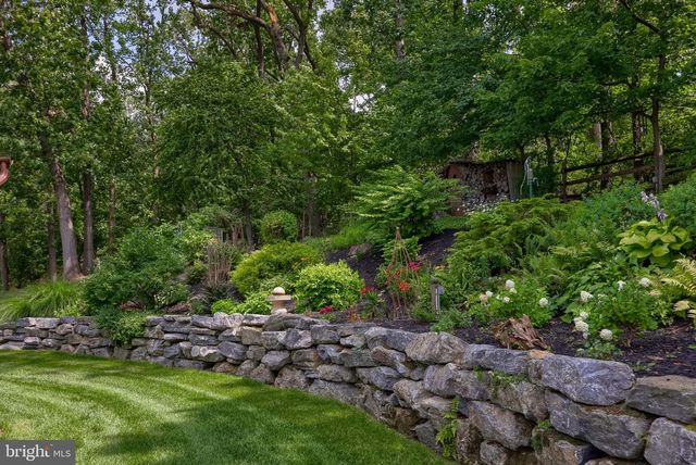 144 MEADOW LN, Lancaster, PA 17601