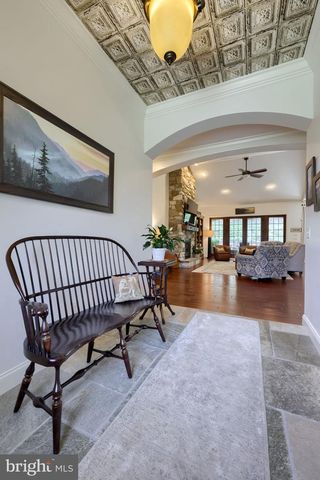 144 MEADOW LN, Lancaster, PA 17601