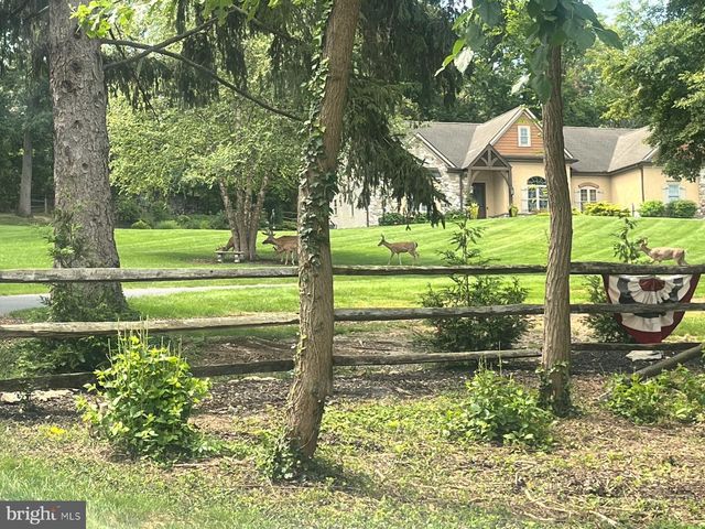 144 MEADOW LN, Lancaster, PA 17601
