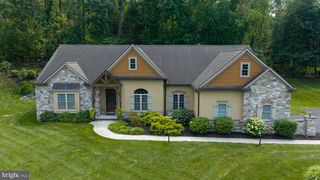 144 MEADOW LN, Lancaster, PA 17601