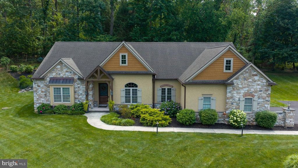 144 MEADOW LN, Lancaster, PA 17601
