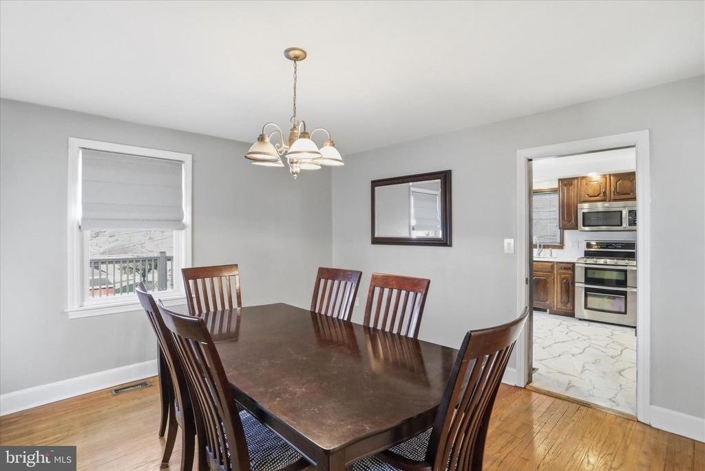 Image 12 of property listing at 806 TROST AVE, Cumberland, MD 21502