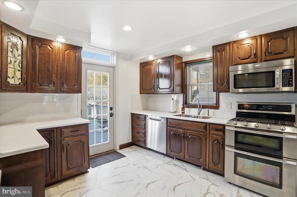 Image 14 of property listing at 806 TROST AVE, Cumberland, MD 21502