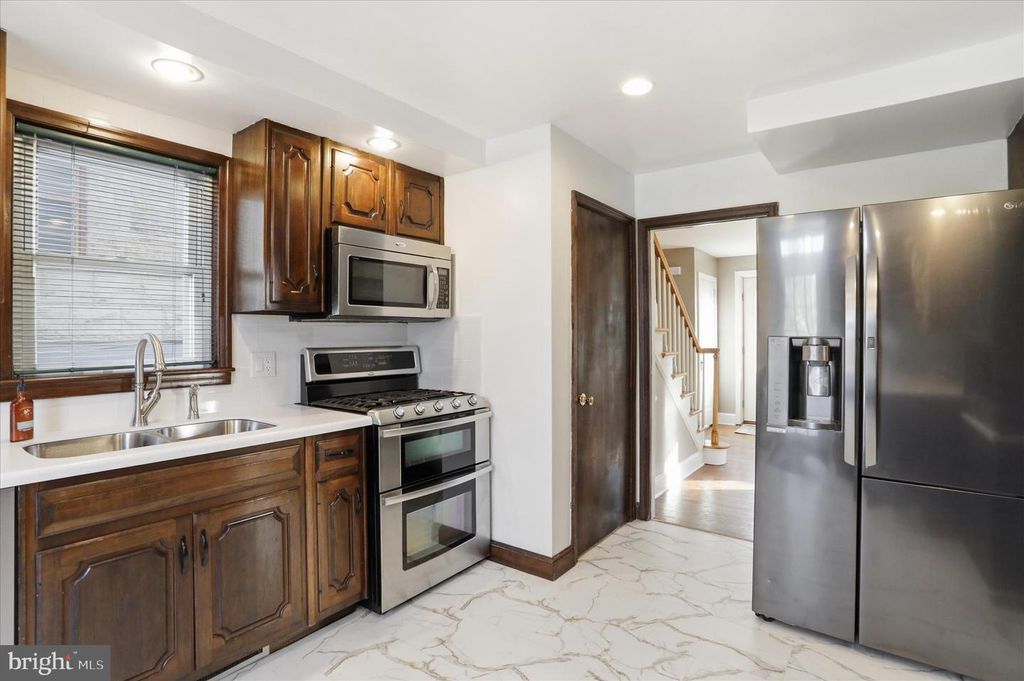 Image 15 of property listing at 806 TROST AVE, Cumberland, MD 21502