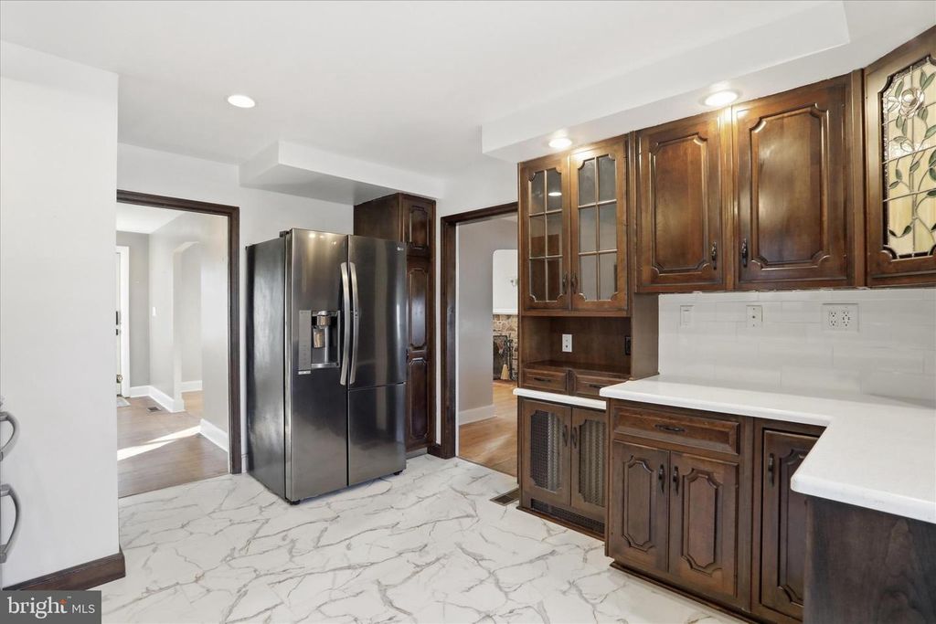 Image 16 of property listing at 806 TROST AVE, Cumberland, MD 21502