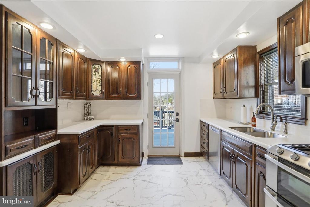 Image 17 of property listing at 806 TROST AVE, Cumberland, MD 21502