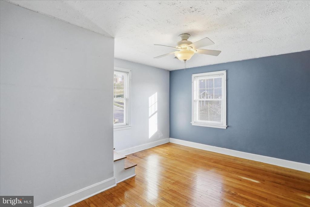 Image 18 of property listing at 806 TROST AVE, Cumberland, MD 21502