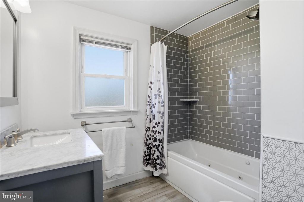 Image 24 of property listing at 806 TROST AVE, Cumberland, MD 21502