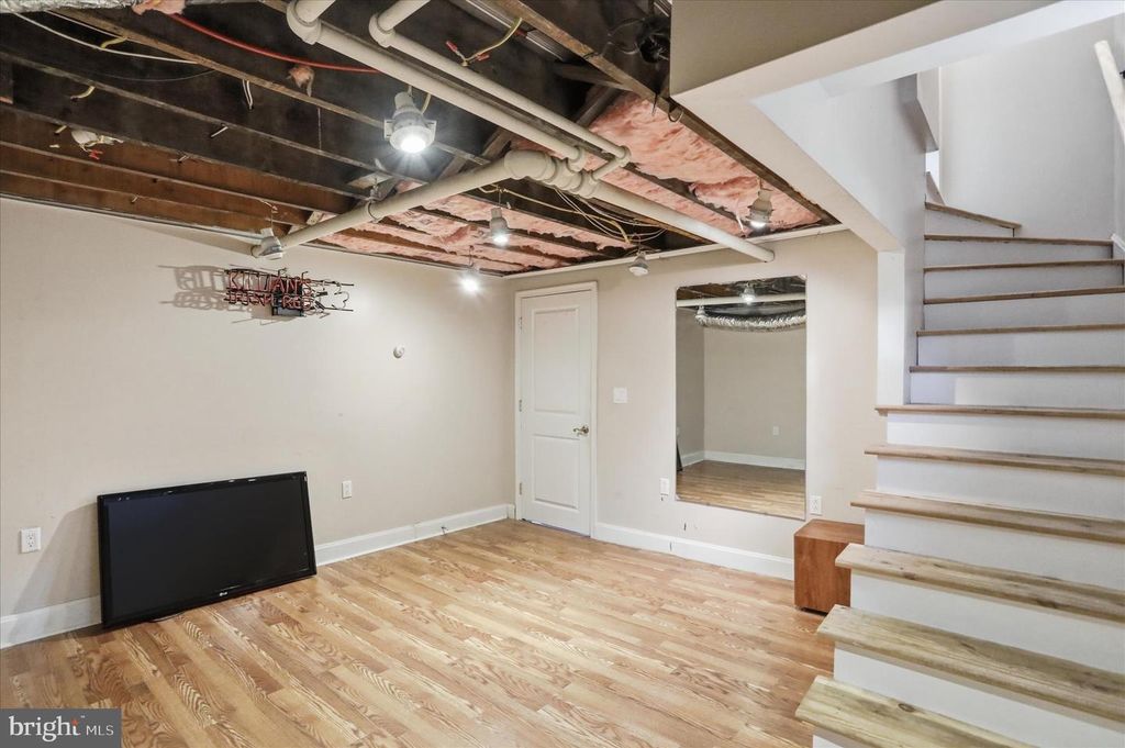 Image 27 of property listing at 806 TROST AVE, Cumberland, MD 21502