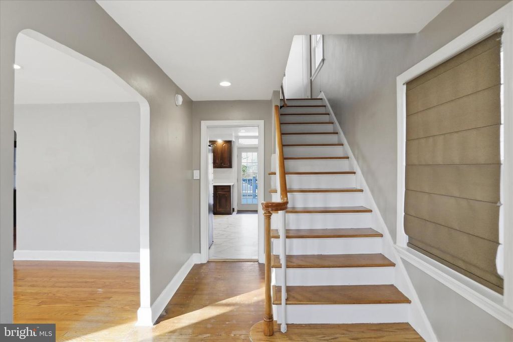 Image 7 of property listing at 806 TROST AVE, Cumberland, MD 21502