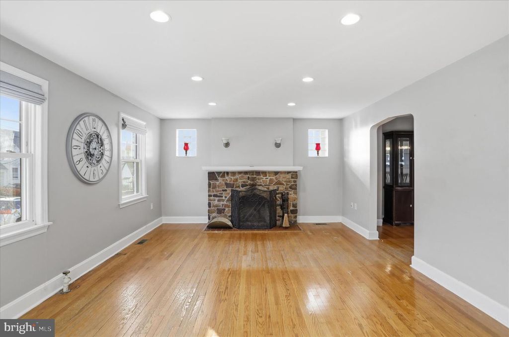 Image 8 of property listing at 806 TROST AVE, Cumberland, MD 21502