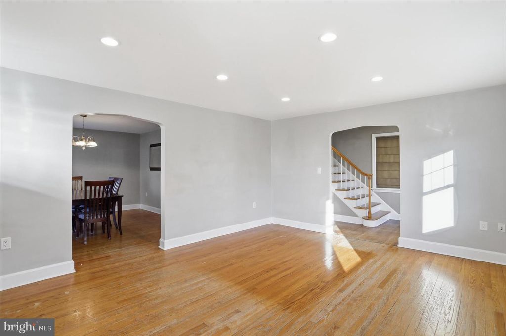 Image 9 of property listing at 806 TROST AVE, Cumberland, MD 21502