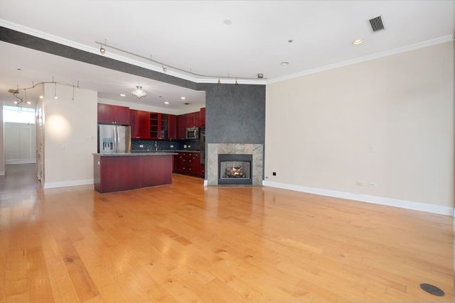 333 N Canal Street 1403, Chicago, IL 60606