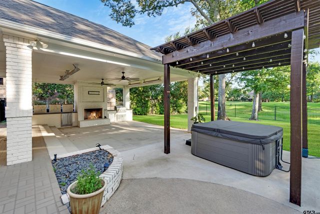 1710 Brandywine Dr, Tyler, TX 75703