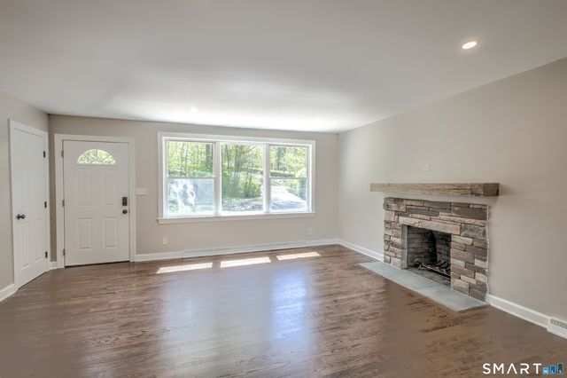 437 Middle Road Turnpike, Woodbury, CT 06798