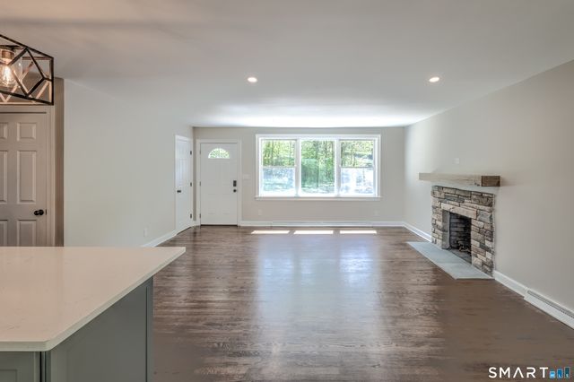 437 Middle Road Turnpike, Woodbury, CT 06798