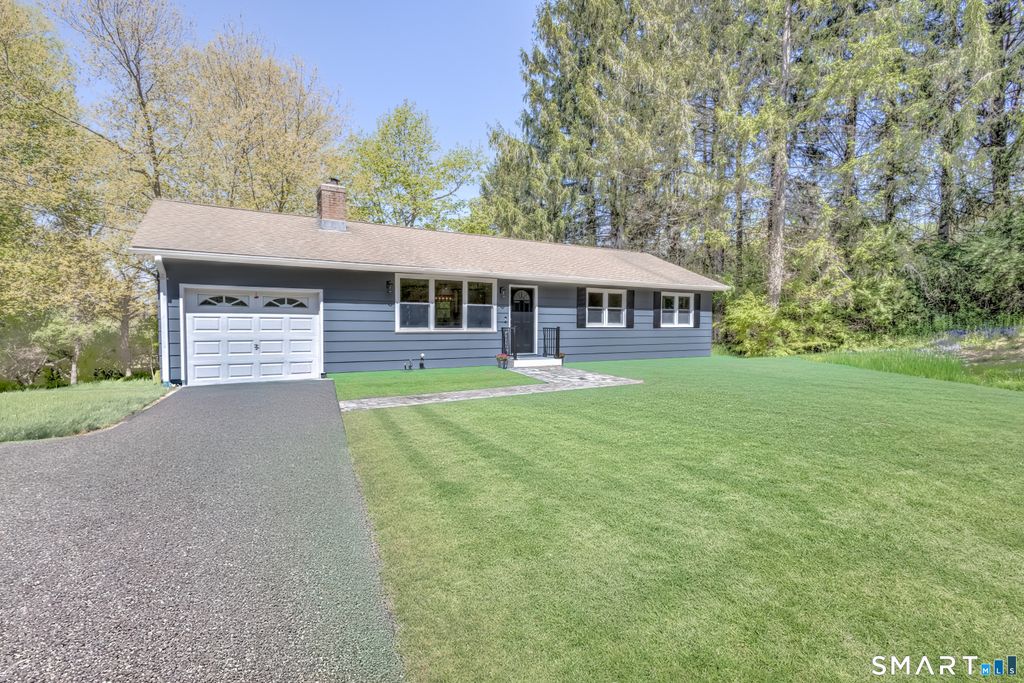 437 Middle Road Turnpike, Woodbury, CT 06798