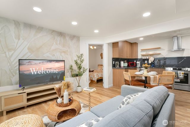 2025 S Ingersoll Pl, Seattle, WA 98144