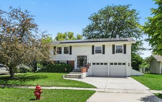 1355 Devonshire Lane, Hoffman Estates, IL 60169