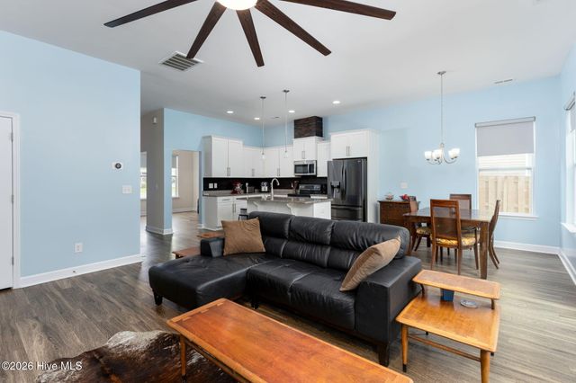 904 W Arboria Drive, Hampstead, NC 28443