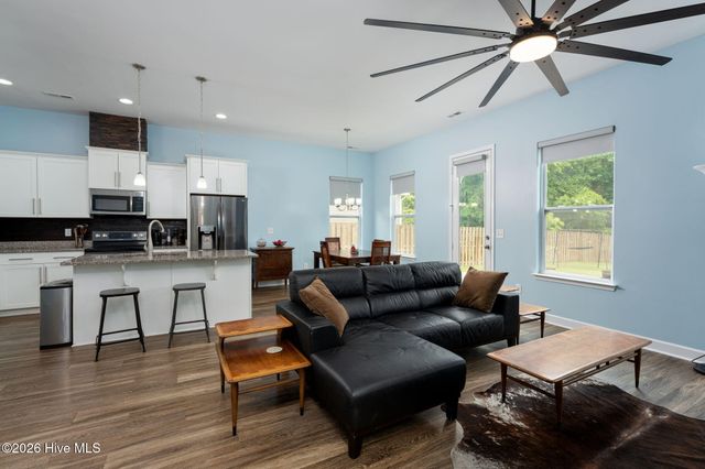 904 W Arboria Drive, Hampstead, NC 28443