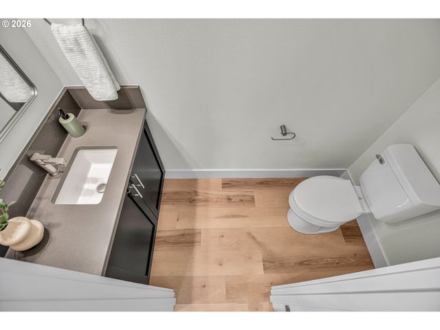 8426 E Burnside St, Portland, OR 97216