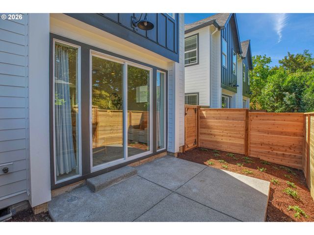 8426 E Burnside St, Portland, OR 97216