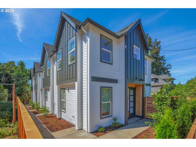8426 E Burnside St, Portland, OR 97216