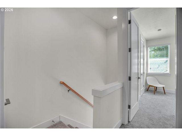 8426 E Burnside St, Portland, OR 97216