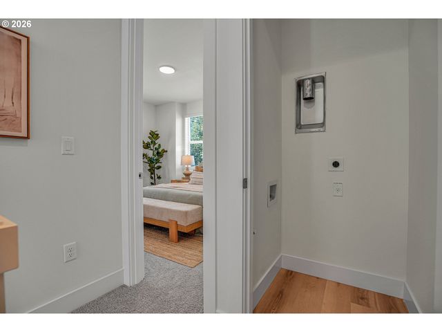 8426 E Burnside St, Portland, OR 97216