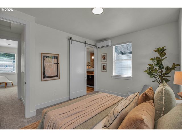8426 E Burnside St, Portland, OR 97216