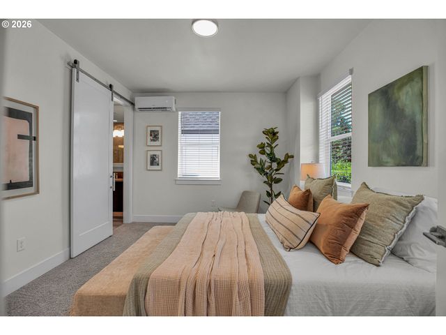 8426 E Burnside St, Portland, OR 97216