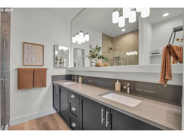 8426 E Burnside St, Portland, OR 97216