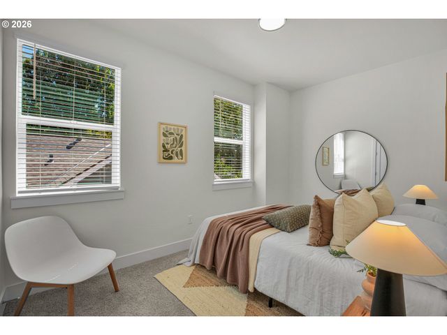 8426 E Burnside St, Portland, OR 97216