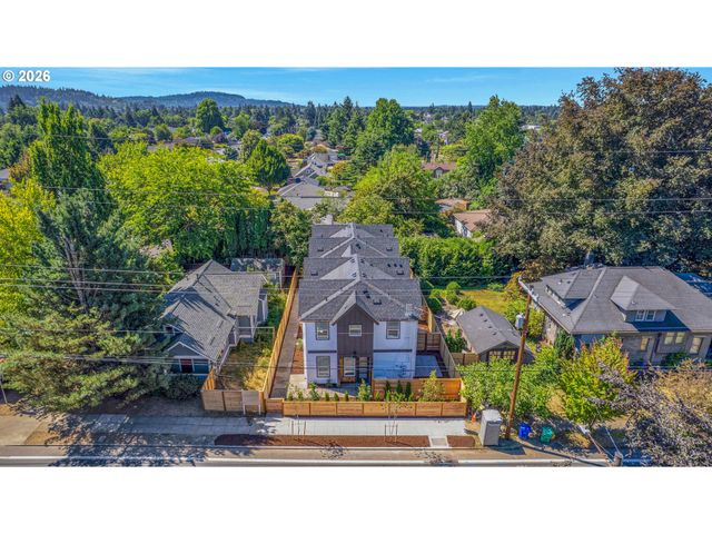 8426 E Burnside St, Portland, OR 97216