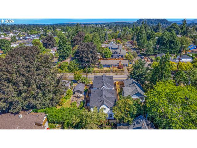 8426 E Burnside St, Portland, OR 97216