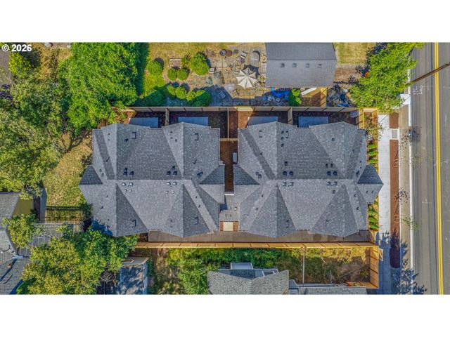 8426 E Burnside St, Portland, OR 97216