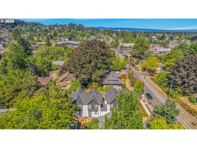 8426 E Burnside St, Portland, OR 97216