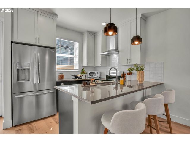 8426 E Burnside St, Portland, OR 97216