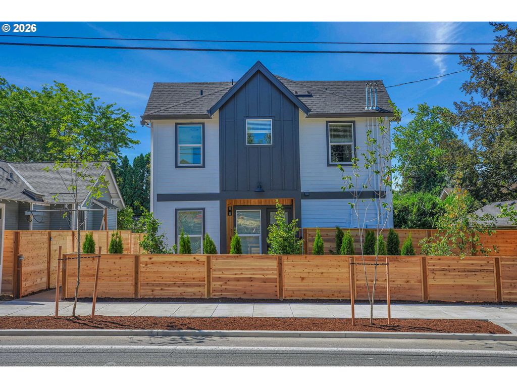 8426 E Burnside St, Portland, OR 97216