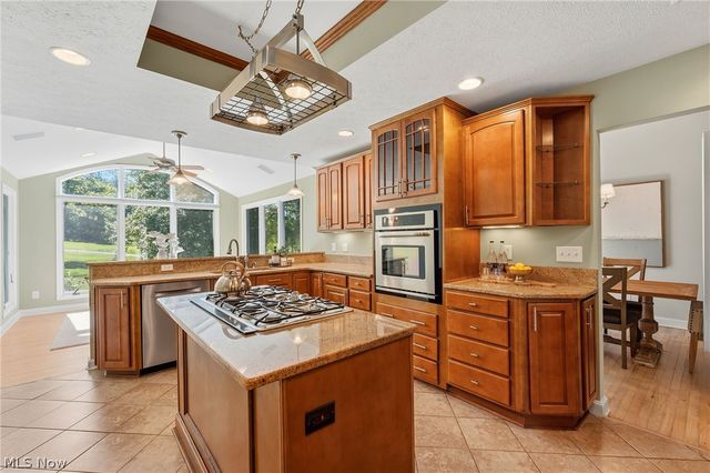 8662 Tanglewood Trail, Chagrin Falls, OH 44023