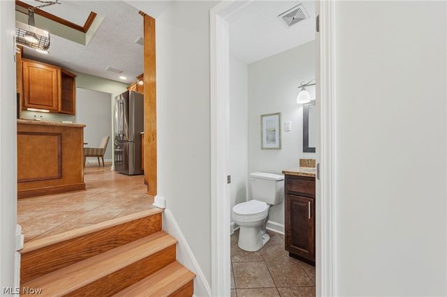 8662 Tanglewood Trail, Chagrin Falls, OH 44023