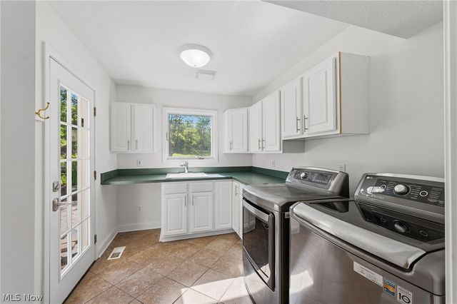 8662 Tanglewood Trail, Chagrin Falls, OH 44023