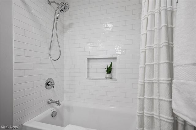 8662 Tanglewood Trail, Chagrin Falls, OH 44023