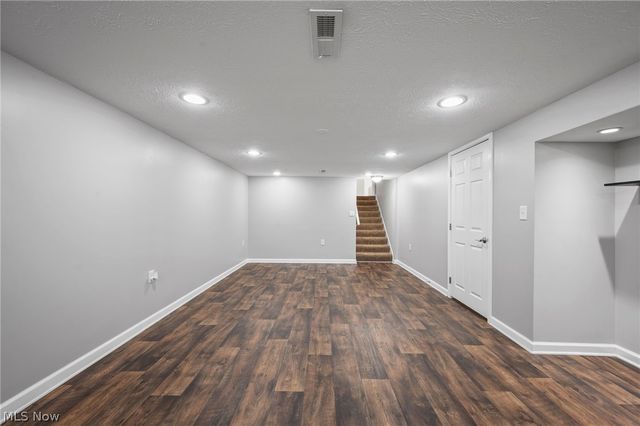 8662 Tanglewood Trail, Chagrin Falls, OH 44023