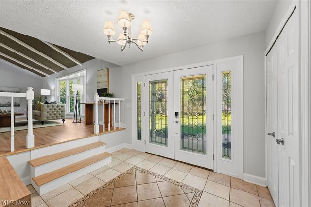 8662 Tanglewood Trail, Chagrin Falls, OH 44023